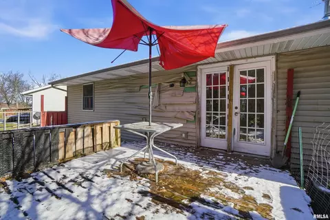 Exterior - 112 Grandview Cir # A, Eureka, IL 61530 photo 2 of 4
