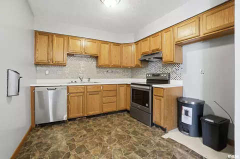 Kitchen - 112 Grandview Cir # A, Eureka, IL 61530 photo 1 of 2