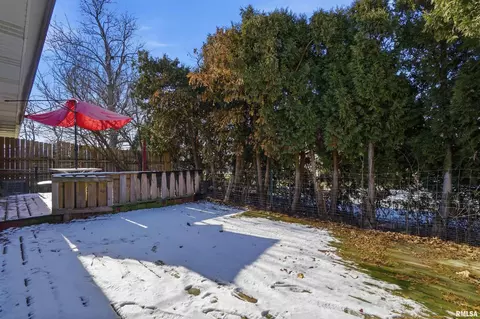 Exterior - 112 Grandview Cir # A, Eureka, IL 61530 photo 4 of 4