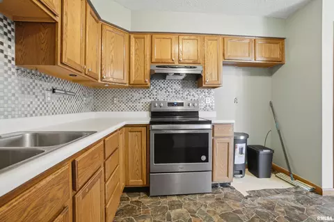Kitchen - 112 Grandview Cir # A, Eureka, IL 61530 photo 2 of 2