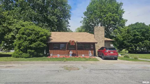 405 4th St, Rosiclare, IL 62982