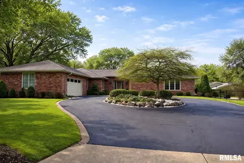 108 E Coventry Ln, Peoria, IL 61614