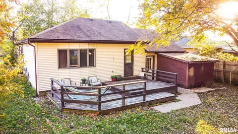 Exterior - 806 E Boulevard St, Marion, IL 62959 photo 3 of 5