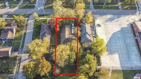 View/Area - 806 E Boulevard St, Marion, IL 62959 photo 3 of 3