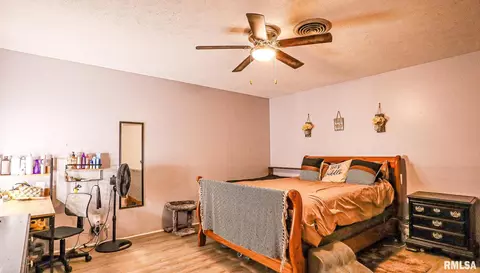 Bedroom - 806 E Boulevard St, Marion, IL 62959 photo 1 of 2