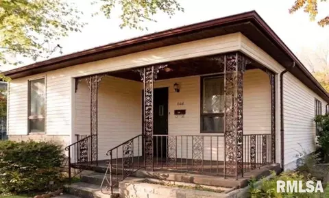 Exterior - 806 E Boulevard St, Marion, IL 62959 photo 1 of 5