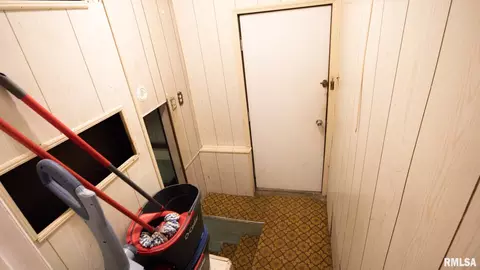 Entry Way - 806 E Boulevard St, Marion, IL 62959 photo 1 of 1