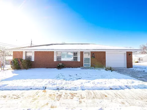 1113 N 15th St, Pekin, IL 61554