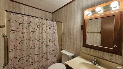 708 N 20th St, Herrin, IL 62948 photo 9