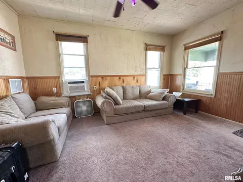 Living - 105 S 27th St, Herrin, IL 62948 photo 1 of 2