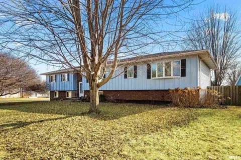 204 Oakbrook Dr, East Peoria, IL 61611