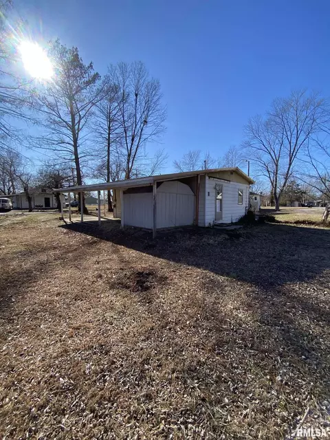 Other - 313 E Webster St, Herrin, IL 62948 photo 7 of 9