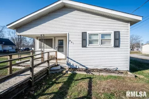 803 S Cockrum St, Sesser, IL 62884