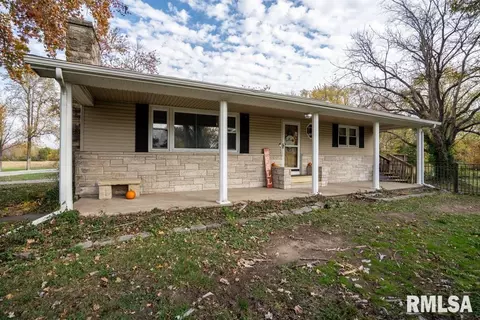 302 E Benedict St, Valier, IL 62891 photo 2