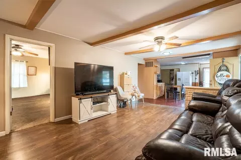 302 E Benedict St, Valier, IL 62891 photo 7