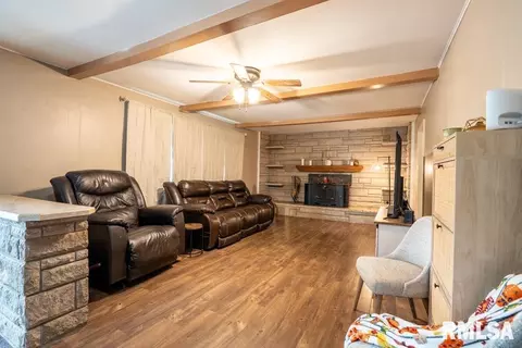 302 E Benedict St, Valier, IL 62891 photo 4