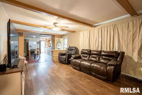 302 E Benedict St, Valier, IL 62891 photo 6