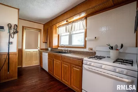 302 E Benedict St, Valier, IL 62891 photo 9