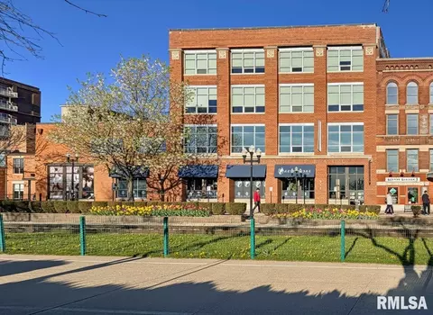 311 SW Water St, Peoria, IL 61602