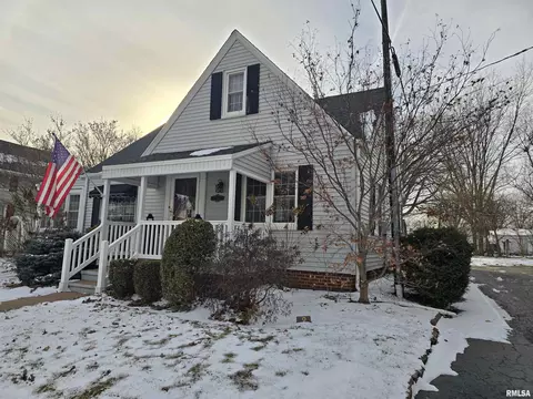 310 N Avenue B, Canton, IL 61520