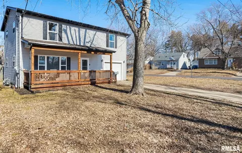 1311 Lawndale Ave, Pekin, IL 61554
