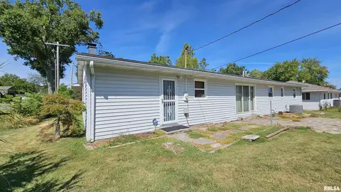 Exterior - 1216 S 17th St, Herrin, IL 62948 photo 7 of 8