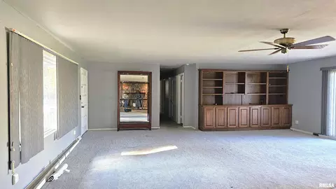 Living - 1216 S 17th St, Herrin, IL 62948 photo 1 of 5