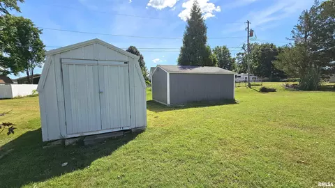Exterior - 1216 S 17th St, Herrin, IL 62948 photo 4 of 8