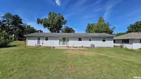 Exterior - 1216 S 17th St, Herrin, IL 62948 photo 6 of 8