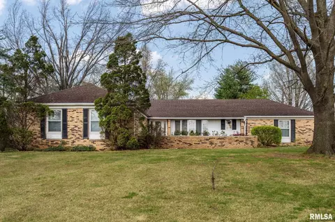 105 Woodlake Ln, Eldorado, IL 62930