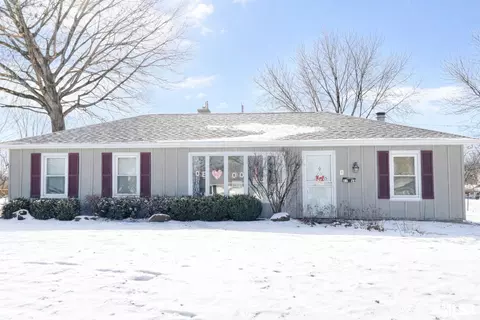 2214 W Overbrook Dr, Peoria, IL 61604