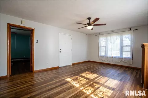 Living - 913 S 12th St, Herrin, IL 62948 photo 2 of 2