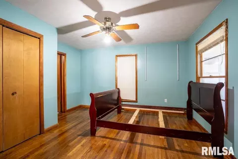 Bedroom - 913 S 12th St, Herrin, IL 62948 photo 2 of 5