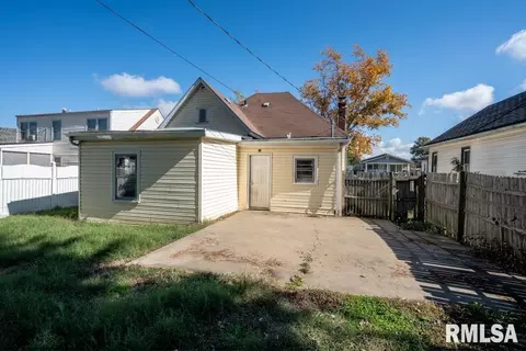 Exterior - 913 S 12th St, Herrin, IL 62948 photo 3 of 3