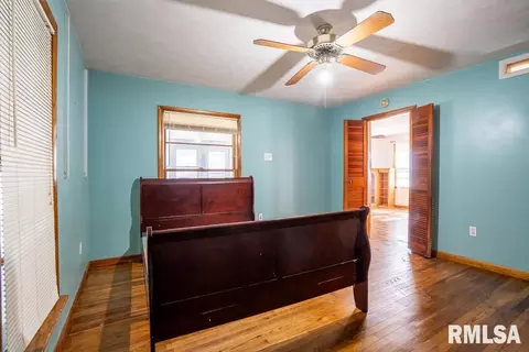 Bedroom - 913 S 12th St, Herrin, IL 62948 photo 3 of 5