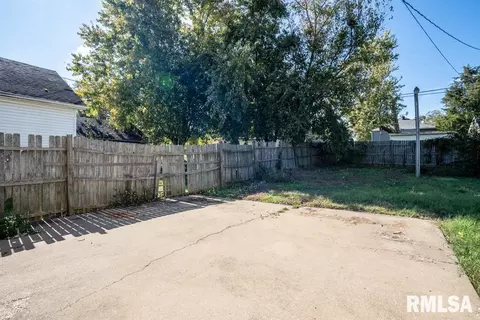 Exterior - 913 S 12th St, Herrin, IL 62948 photo 2 of 3