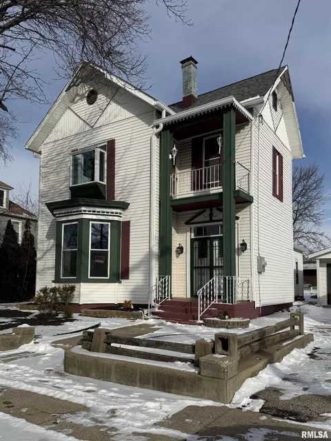304 Buena Vista Ave, Pekin, IL 61554