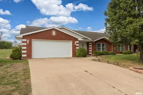 1500 Apache Dr, Marion, IL 62959