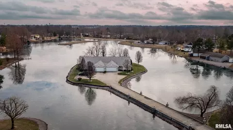 633 Lake Harbor Dr, Marion, IL 62959