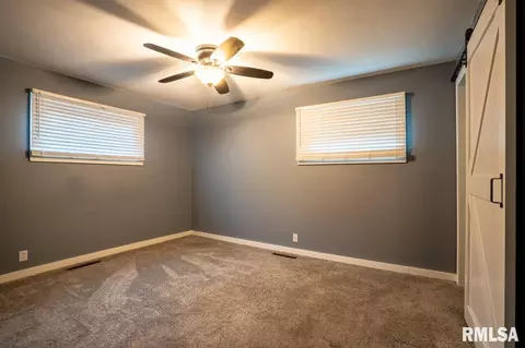 1104 E Poplar St, Herrin, IL 62948 photo 15