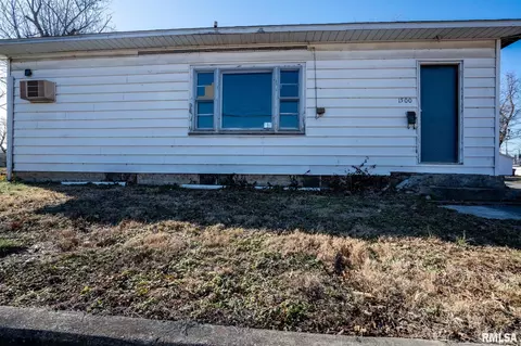 1500 W Adams St, Herrin, IL 62948 photo 2