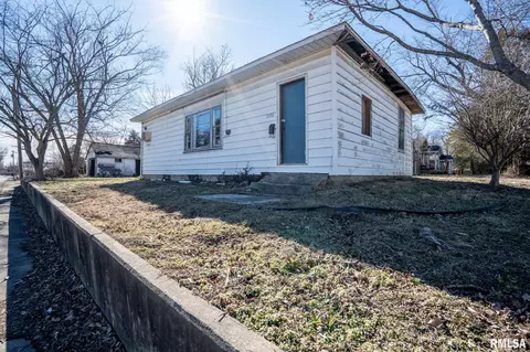 1500 W Adams St, Herrin, IL 62948