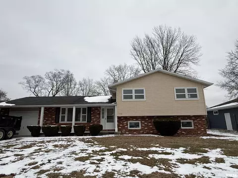 1136 Stacy Ln, Macomb, IL 61455