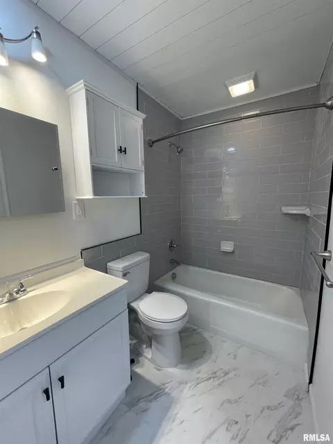 Bath - 3 Rye Ct, Macomb, IL 61455 photo 5 of 6