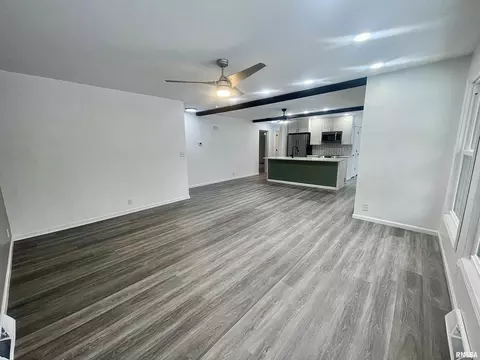 Living - 3 Rye Ct, Macomb, IL 61455 photo 3 of 4