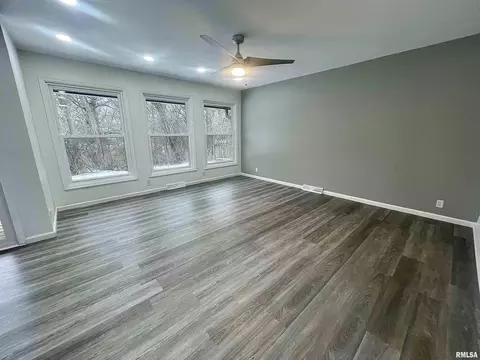 Living - 3 Rye Ct, Macomb, IL 61455 photo 2 of 4