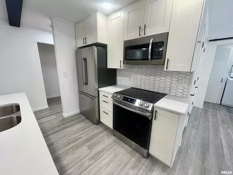 Kitchen - 3 Rye Ct, Macomb, IL 61455 photo 2 of 3