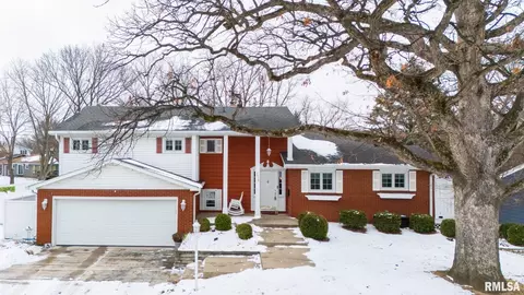 1808 Saint Clair Dr, Pekin, IL 61554