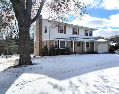 1 Wildwood Ct, Pekin, IL 61554