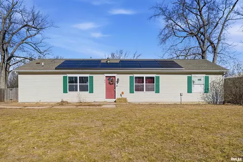 417 Lilac Ln, East Peoria, IL 61611